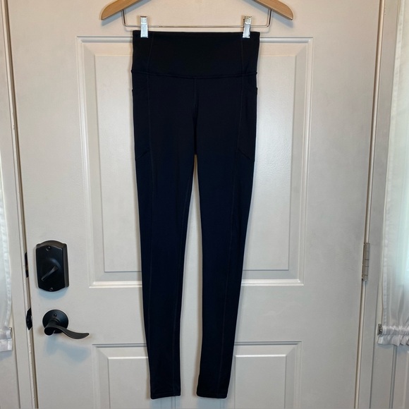 Victoria’s Secret Sz 4 Leggings 3 pockets High Rise Black Yoga Gold V Logo EUC - Picture 2 of 10